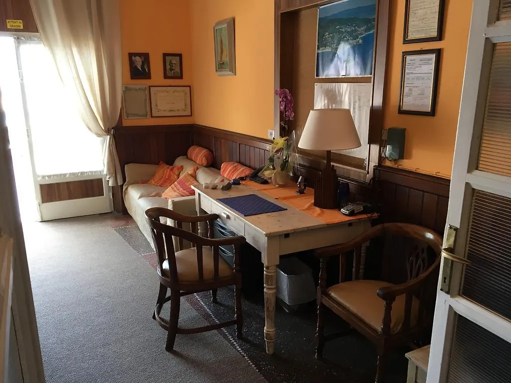 ברג'ג'י Albergo Miramare 0*,