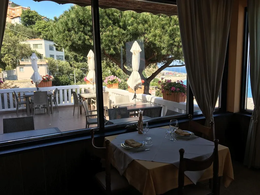 ברג'ג'י Albergo Miramare מלון