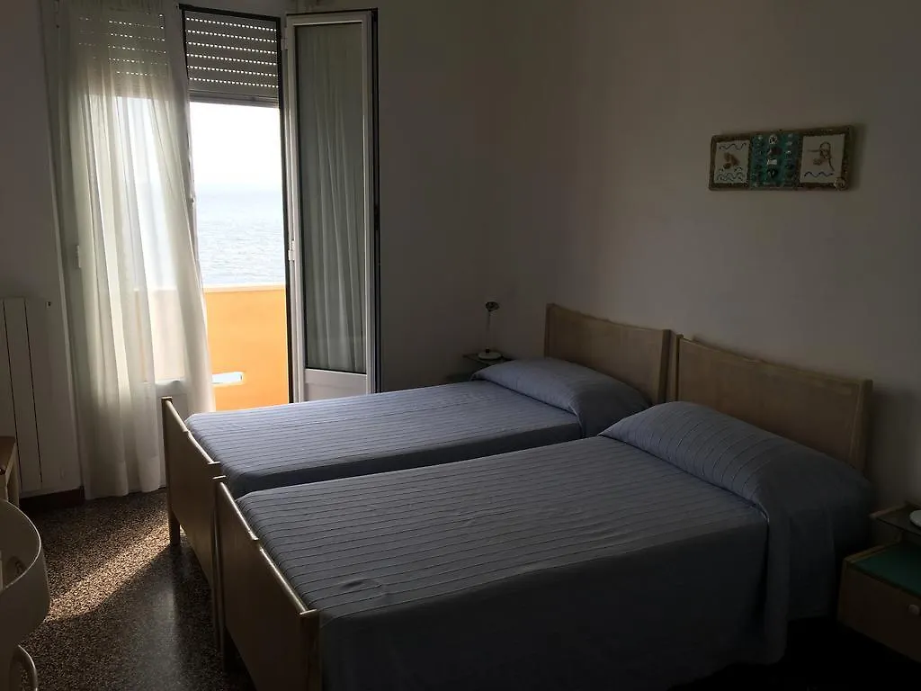 מלון ברג'ג'י Albergo Miramare איטליה